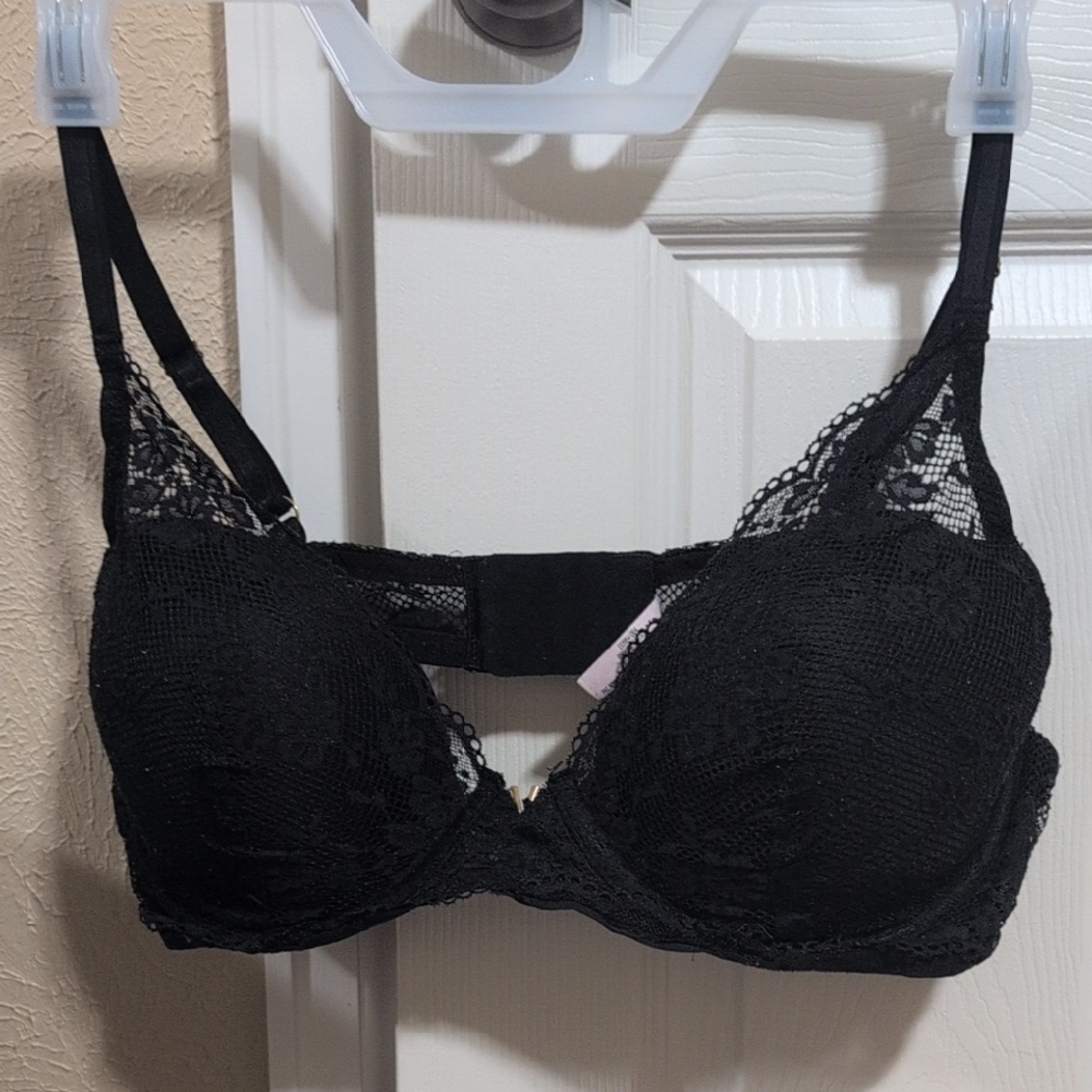 Black Lace Underwire Bra with Adjustable Straps